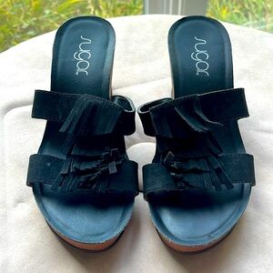 New black Sugar wedge, slip on sandals with faux suede fringe design, size 6
